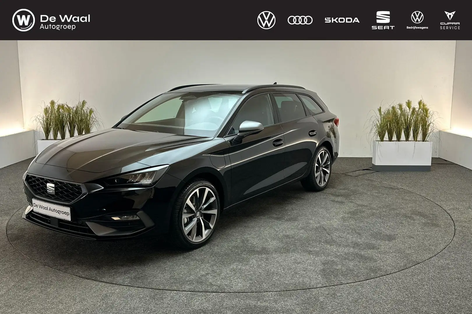 Oldtimer Seat FR Business 1.5 TSI DSG eHybrid Zwart - 1