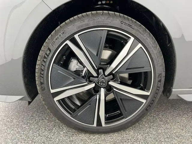 Peugeot 308 view 6