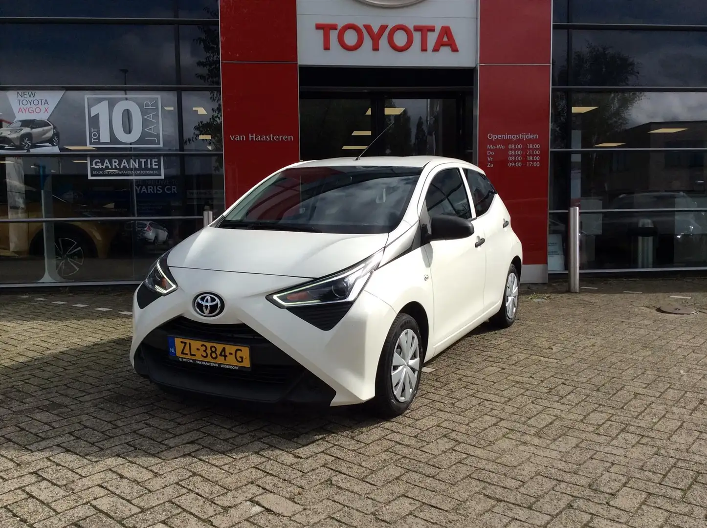 Toyota Aygo 1.0 VVT-i 72pk 5D x-fun Weiß - 1