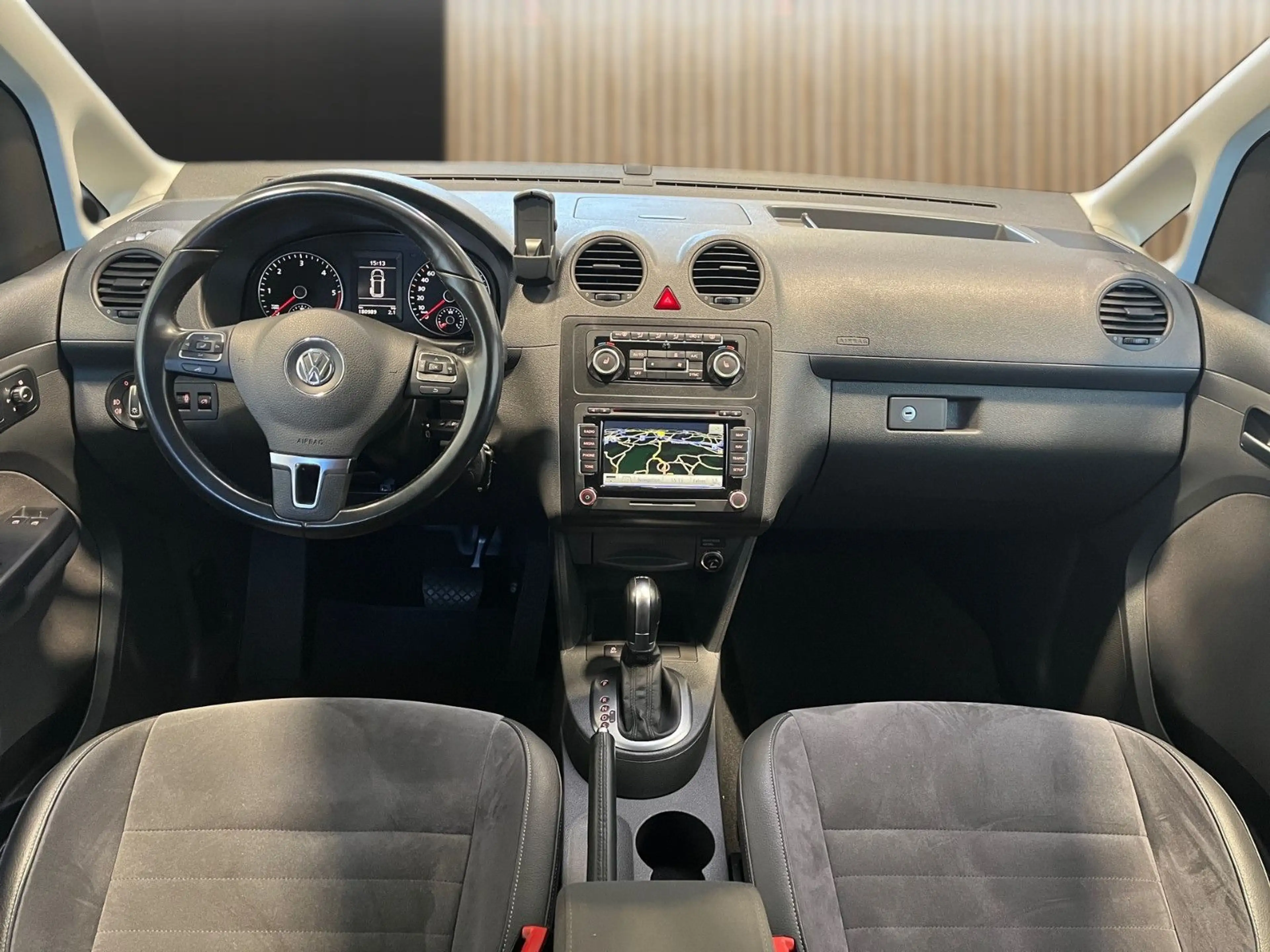 Volkswagen Caddy Kombi Highline NAVI DSG AHK sehr gepflegt — photo 10