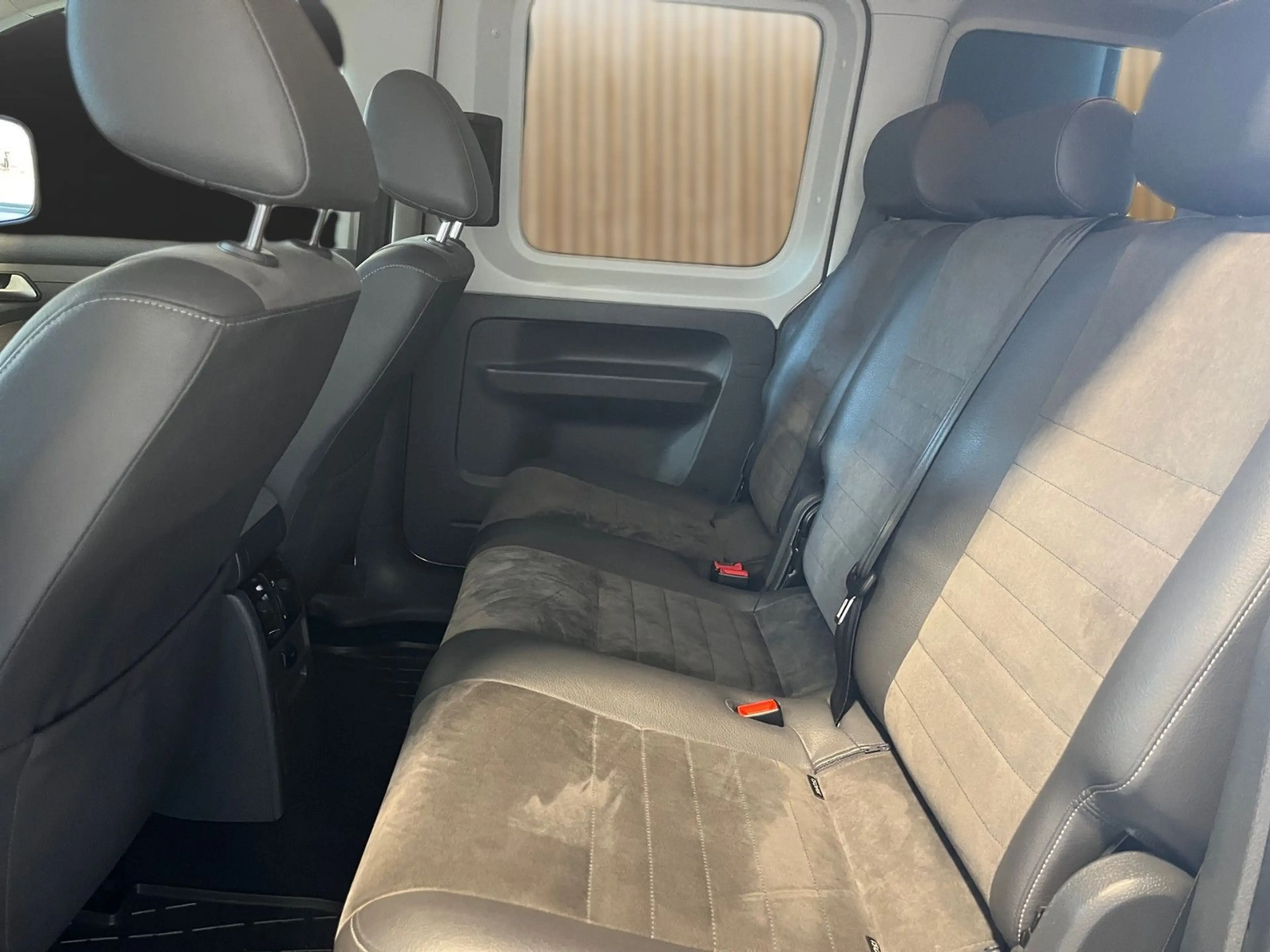 Volkswagen Caddy Kombi Highline NAVI DSG AHK sehr gepflegt — photo 11