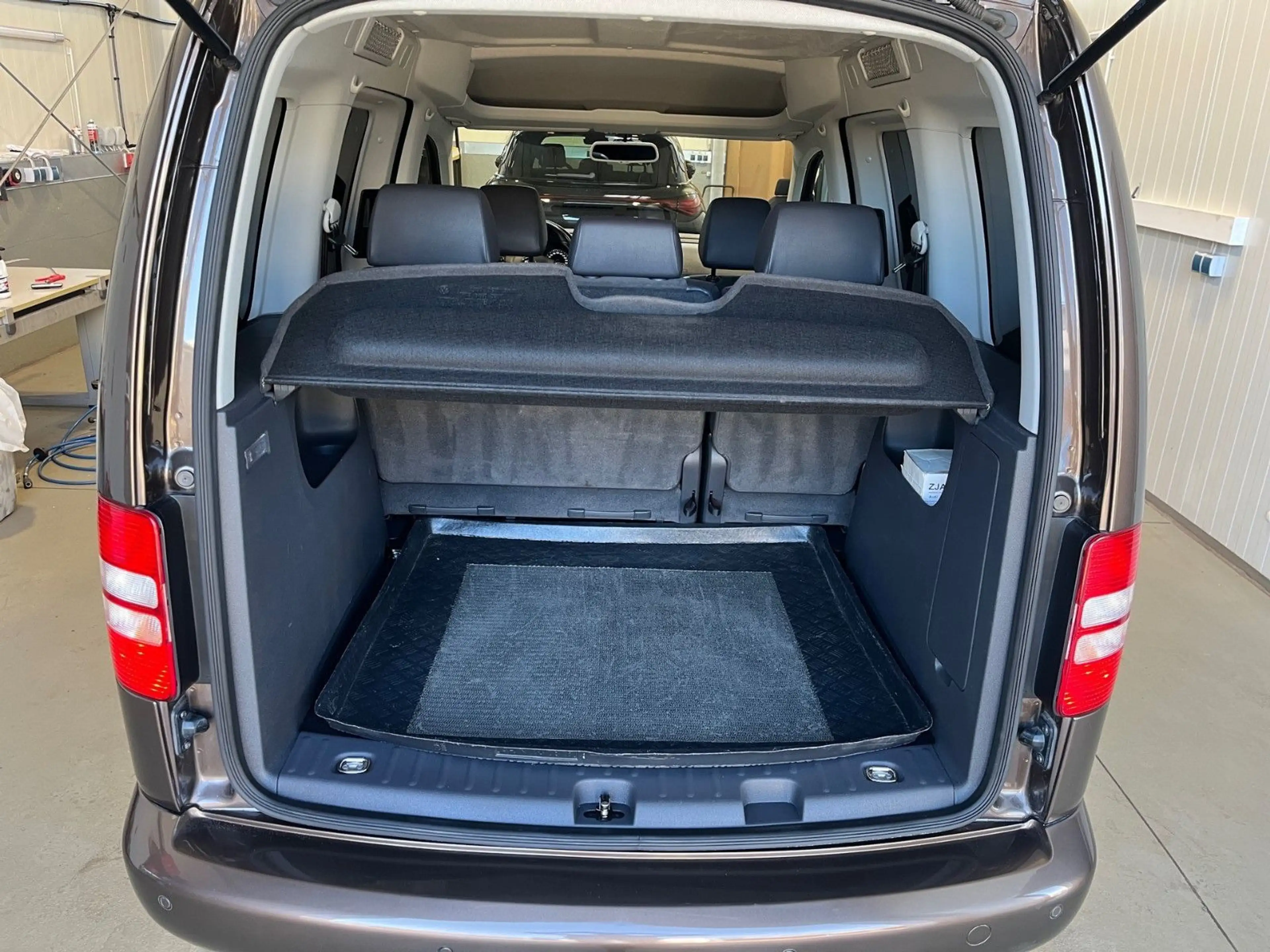 Volkswagen Caddy Kombi Highline NAVI DSG AHK sehr gepflegt — photo 12