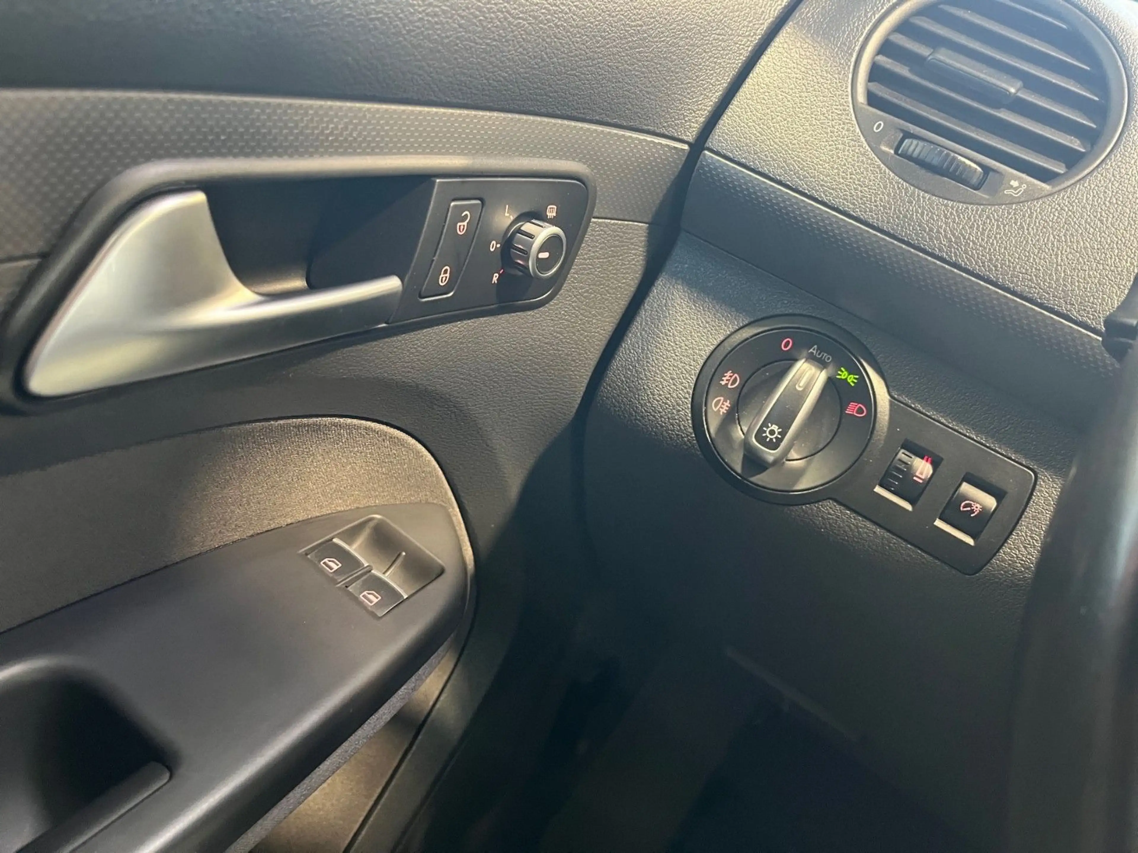 Volkswagen Caddy Kombi Highline NAVI DSG AHK sehr gepflegt — photo 14