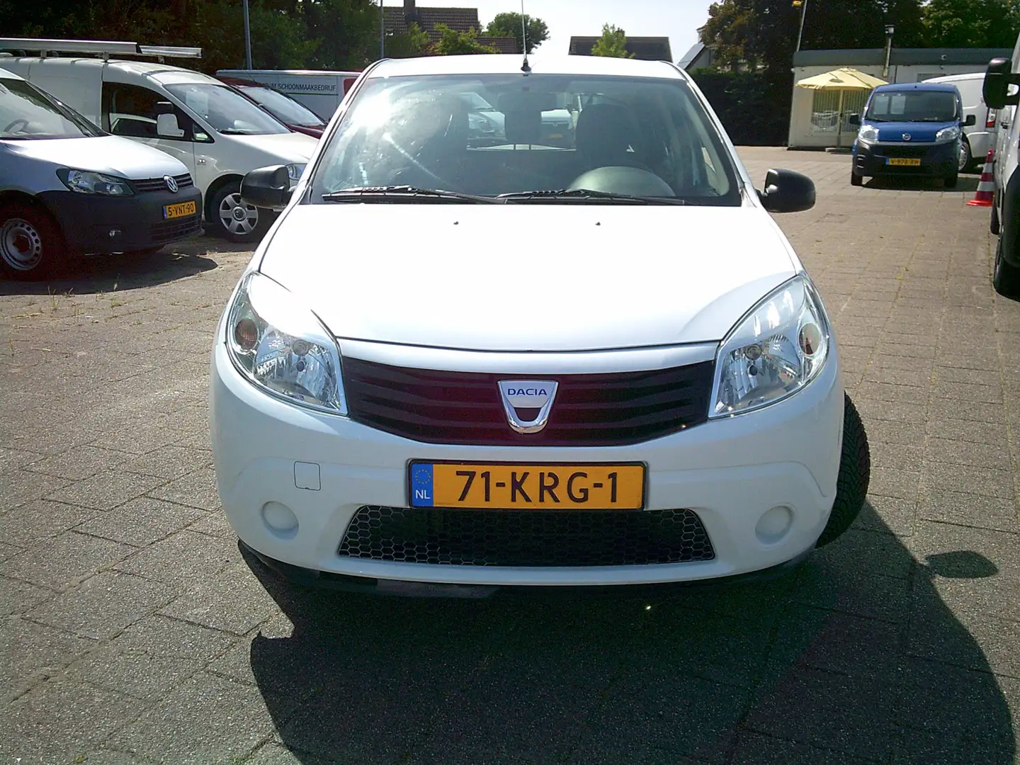 Dacia Sandero 1.2 Ambiance VOORZIEN VAN TREKHAAK !!! APK NIEUW ! Wit - 2