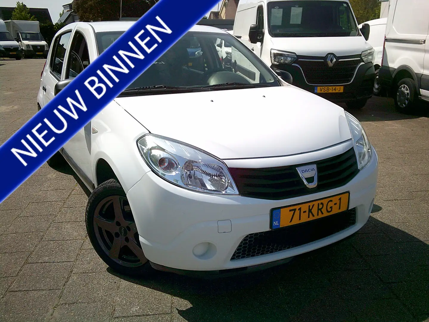 Dacia Sandero 1.2 Ambiance VOORZIEN VAN TREKHAAK !!! APK NIEUW ! Wit - 1