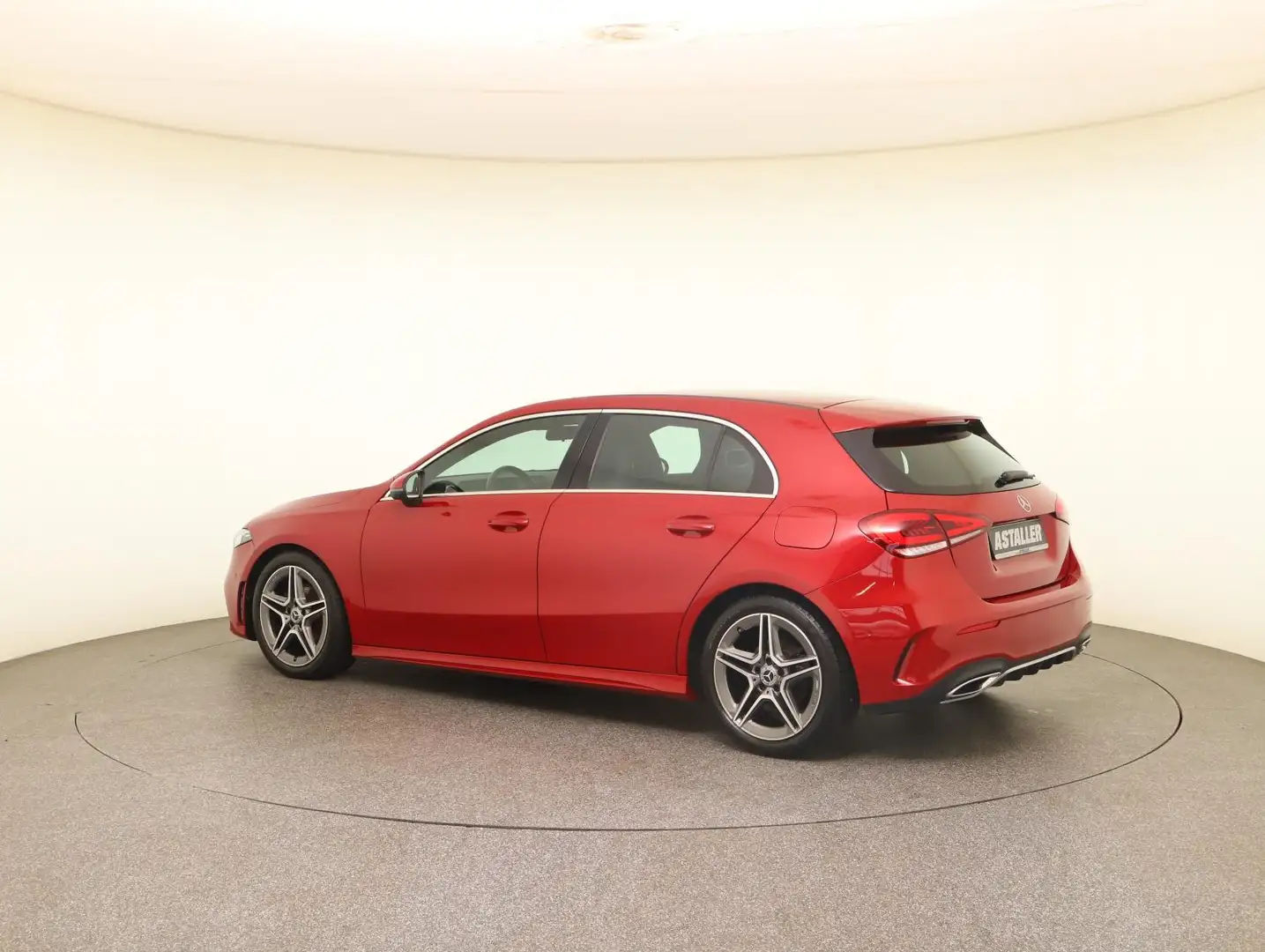 Mercedes-Benz A 180 AMG Line LED+MBUX Navi Plus+18"+DAB+Parkas Червоний - 2