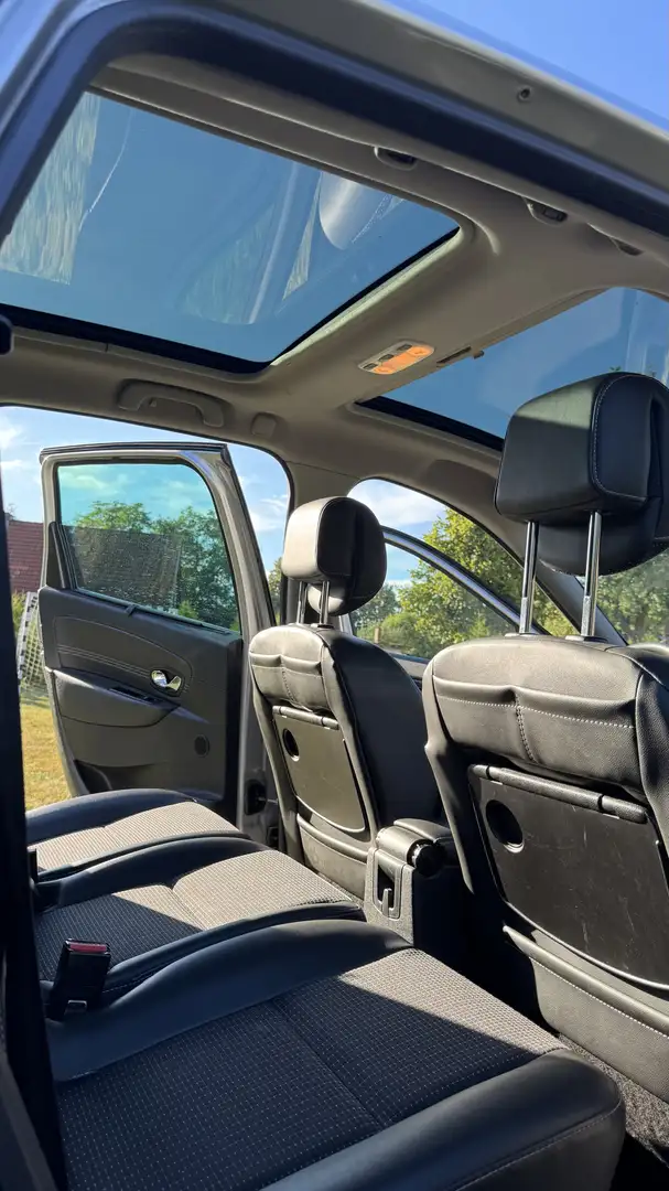 Renault Grand Scenic Grau - 2