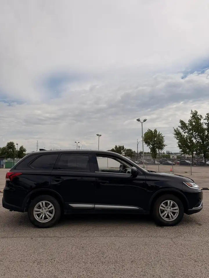 Mitsubishi Outlander photo Mitsubishi Outlander