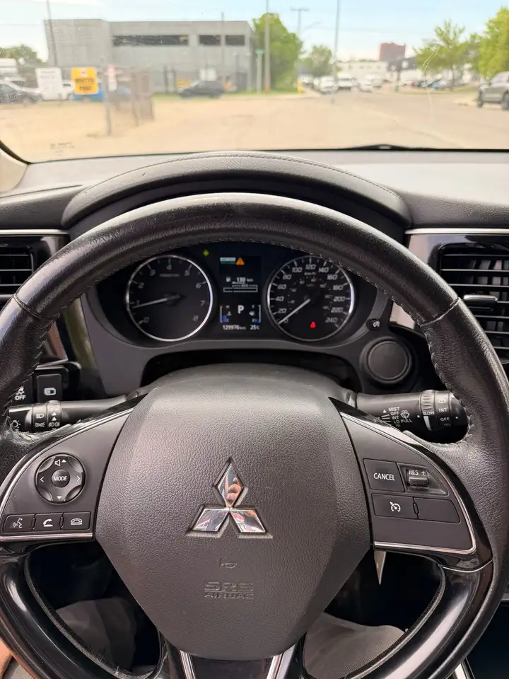 Mitsubishi Outlander photo Mitsubishi Outlander