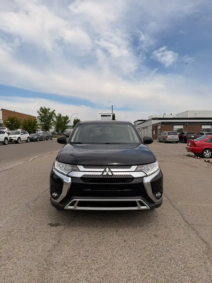 Mitsubishi Outlander photo Mitsubishi Outlander