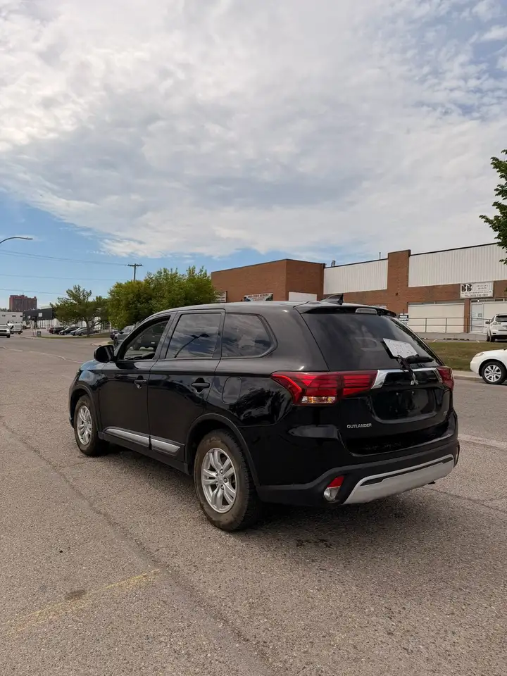 Mitsubishi Outlander photo Mitsubishi Outlander