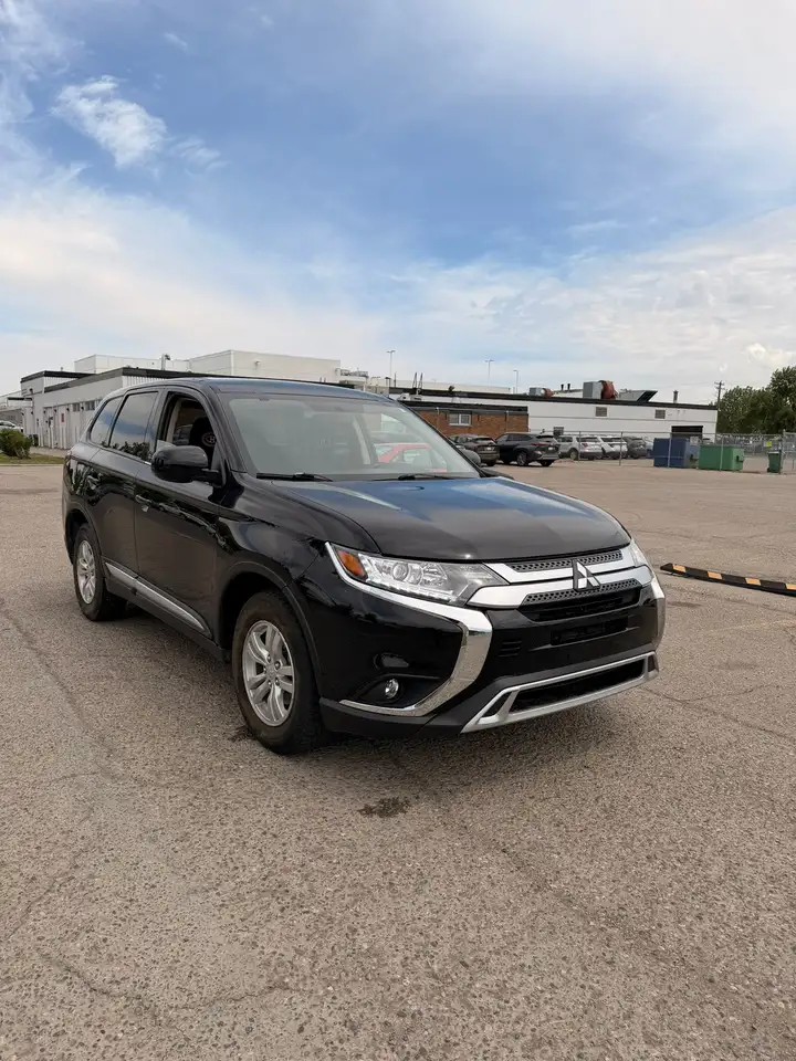 Mitsubishi Outlander photo Mitsubishi Outlander