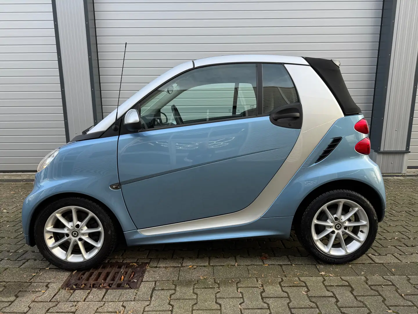 smart forTwo Micro Hybrid Drive 52 kW (451.480) Blau - 1
