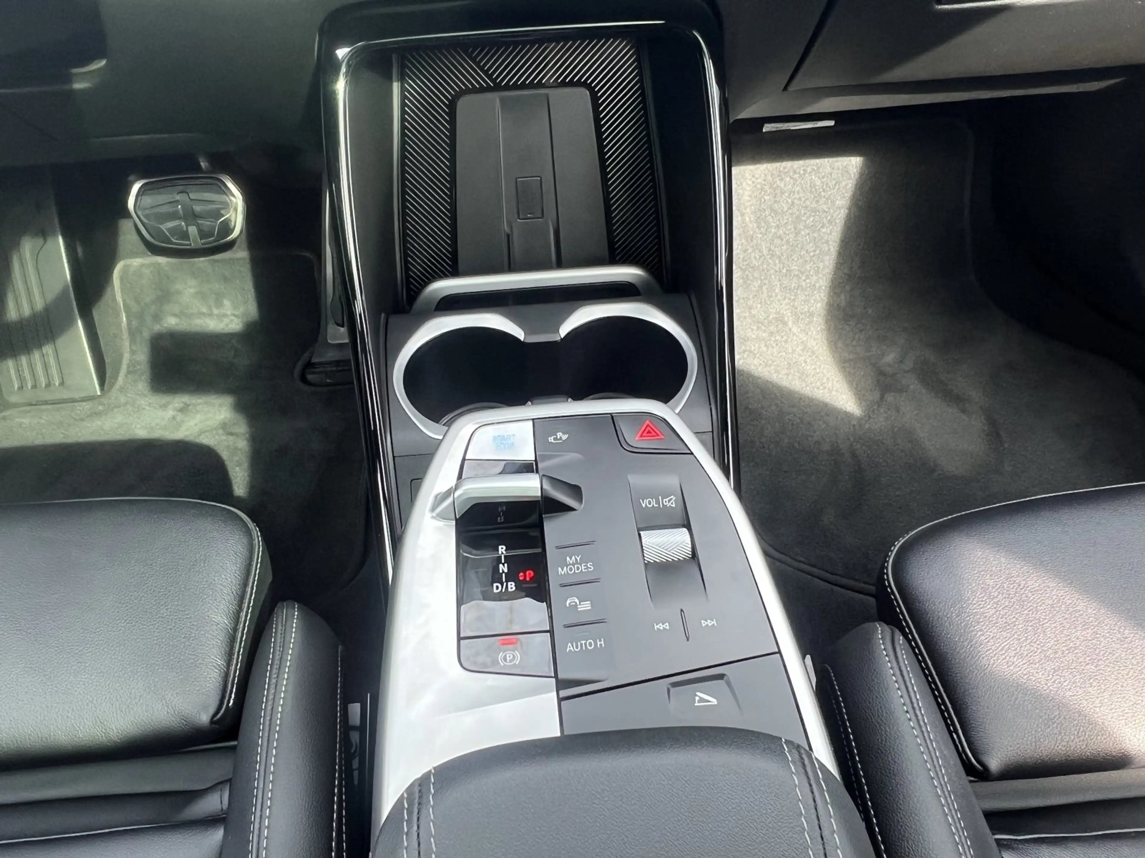 BMW iX2 eDrive20 Inkl. € 1.190 Zubehörbonus*|M Sport|AHK|P — photo 13