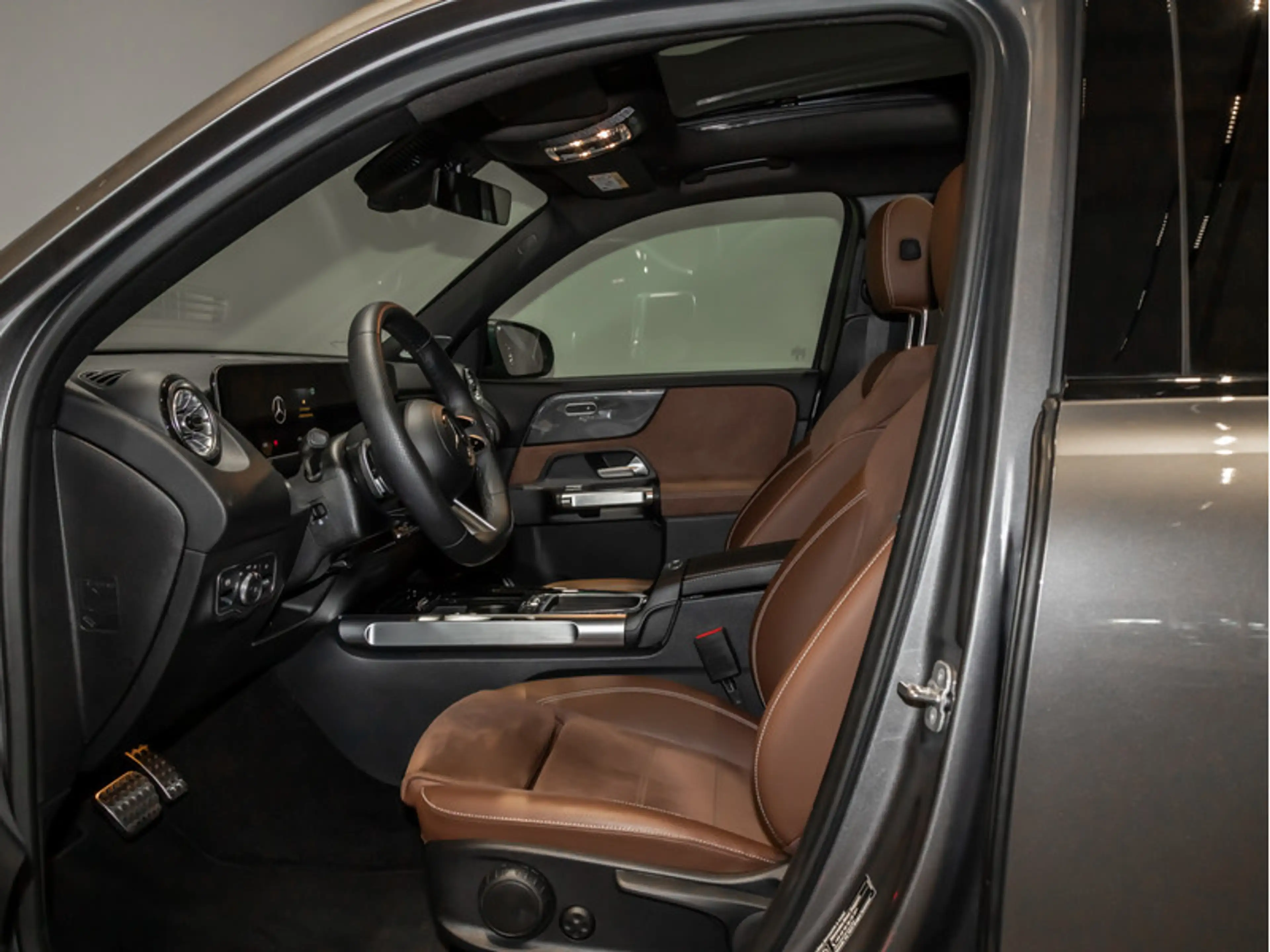 Mercedes-Benz GLB 250 4M AMG-Sport/Pano/Burm/AHK/Night/7Sitze — photo 13
