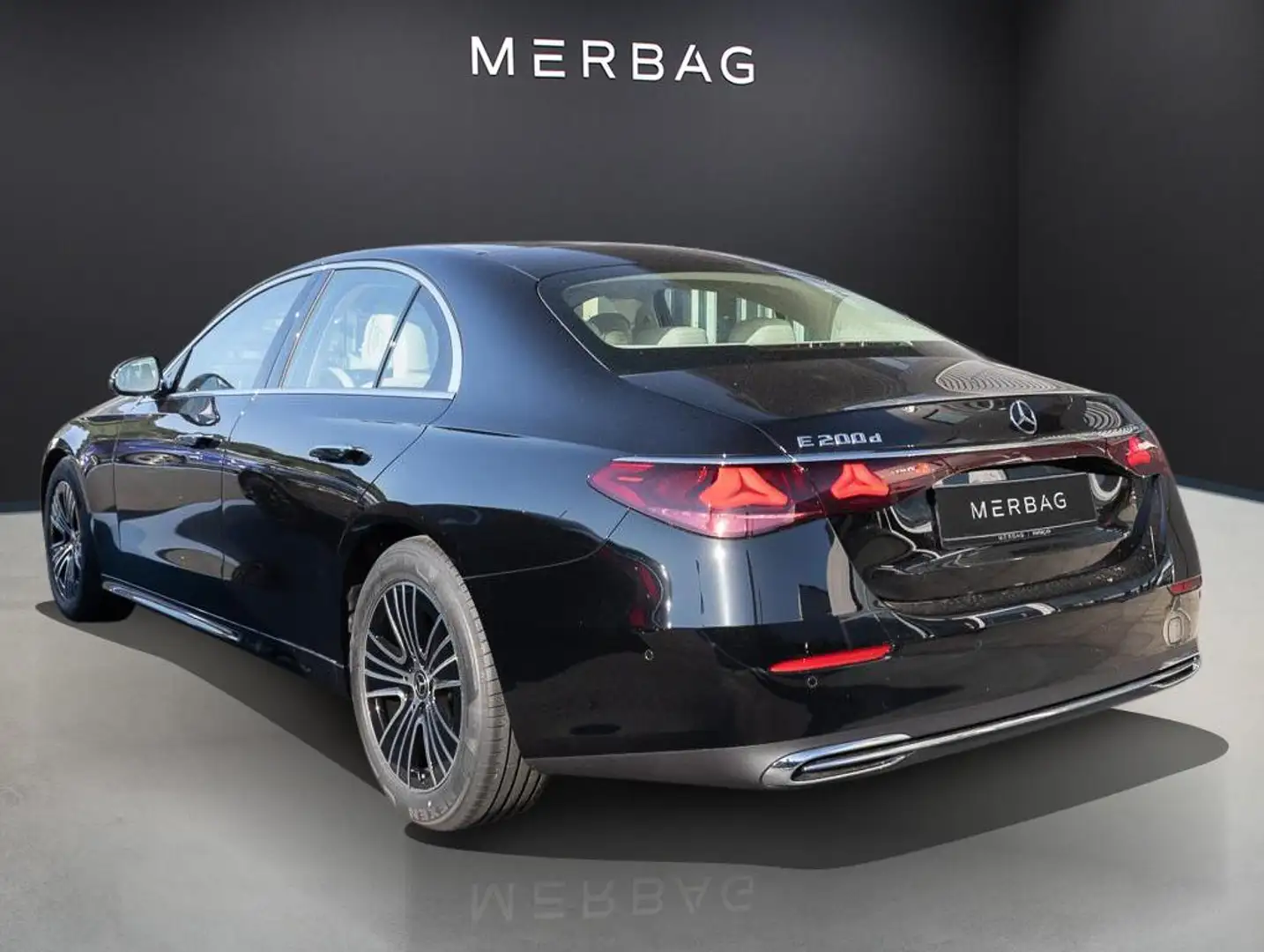 Mercedes-Benz E 200 d Limousine ACC LED Navi Pano SD SHZ 360 Schwarz - 2