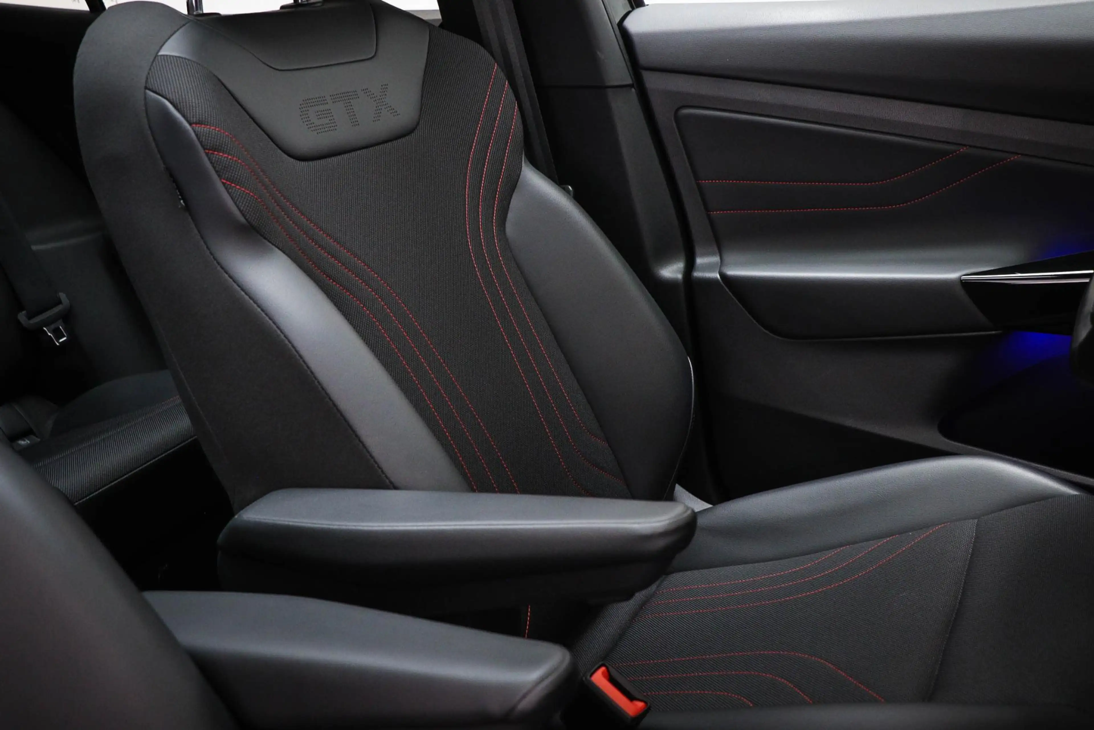 Volkswagen ID.4 GTX 4Motion 77 kWh | SPORT PLUS / DESIGN PLUS- PAC — photo 12