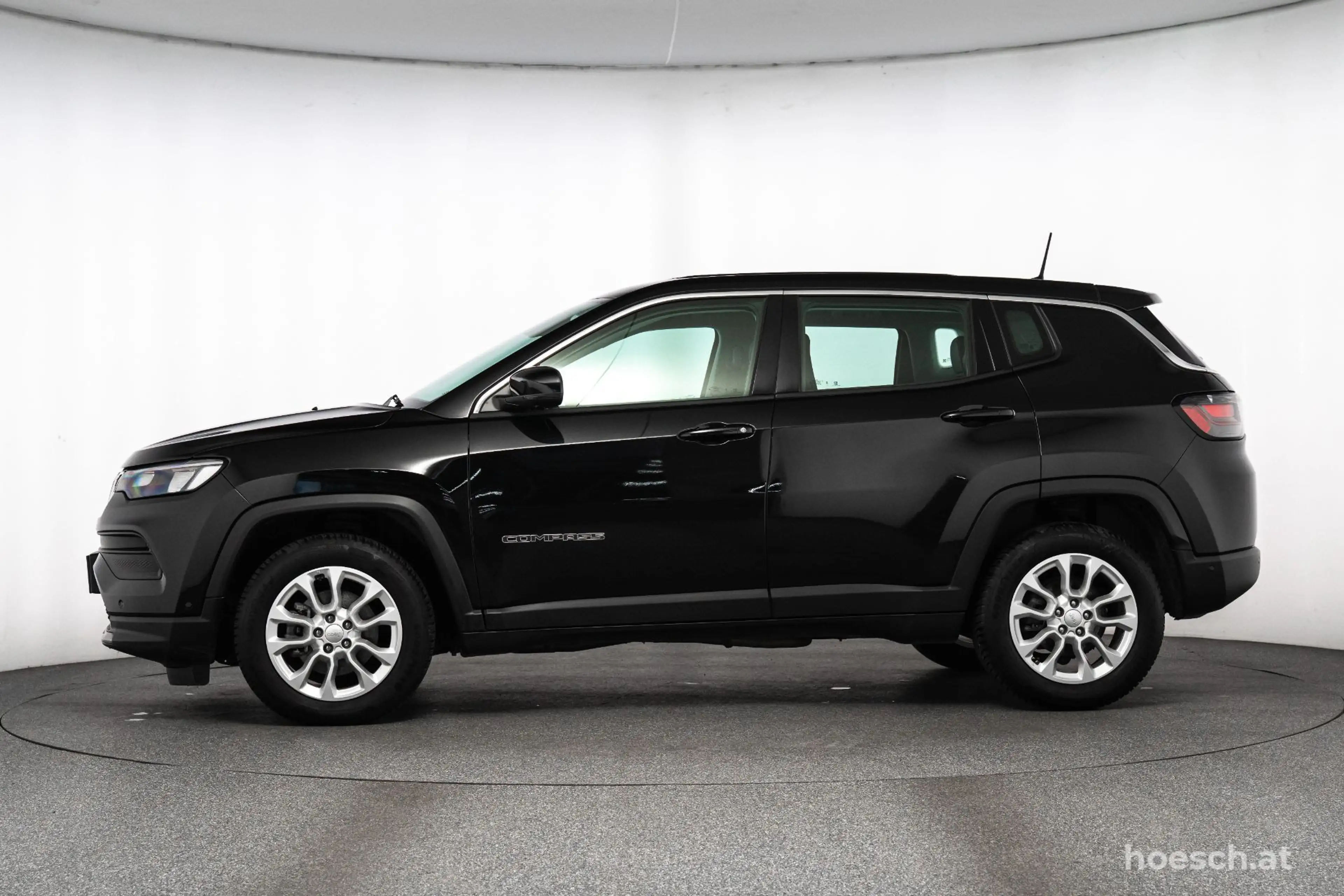 Jeep Compass T4 130 Aut. WINTER-PAKET LED 360° ACC WENIG KM — photo 3