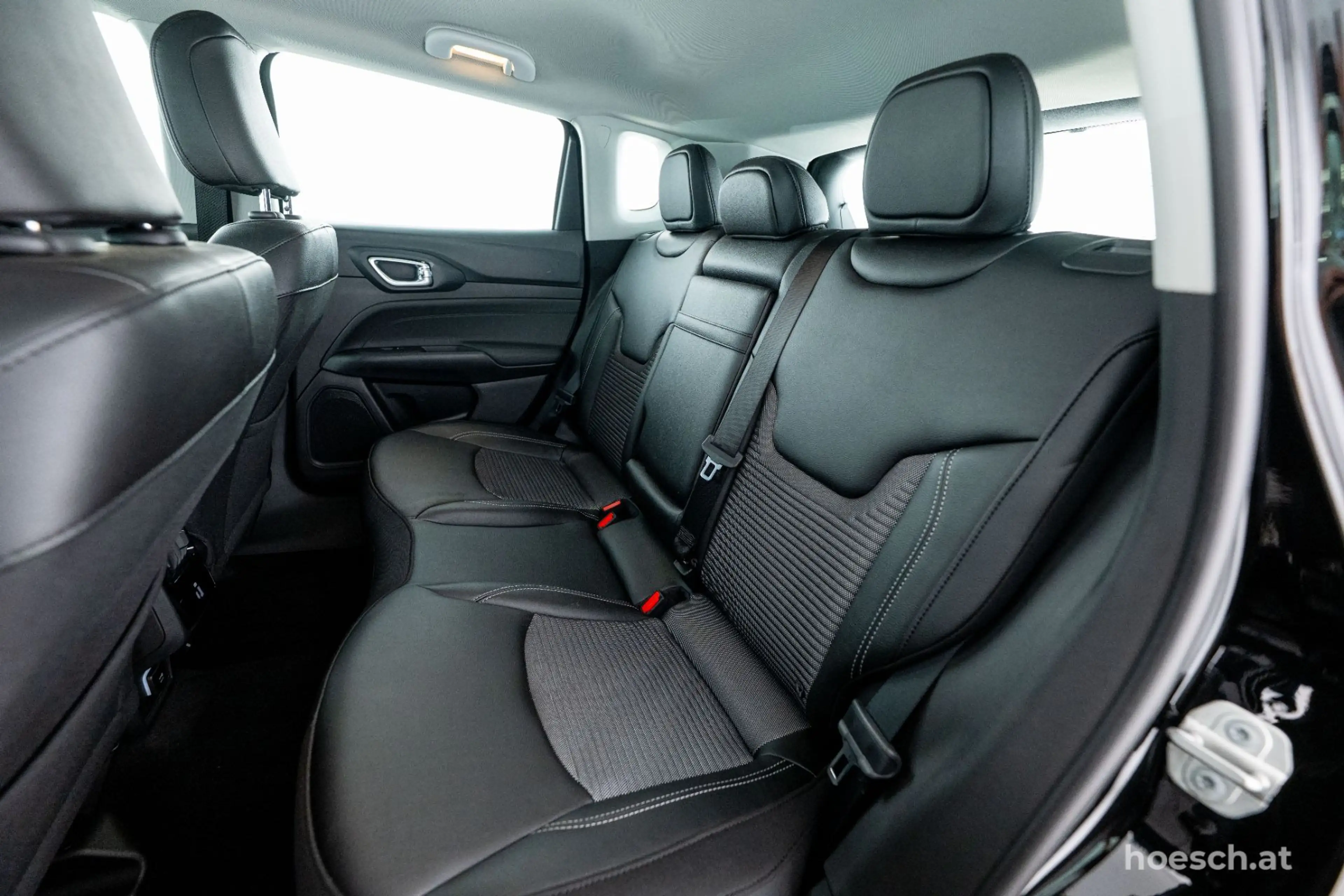Jeep Compass T4 130 Aut. WINTER-PAKET LED 360° ACC WENIG KM — photo 7