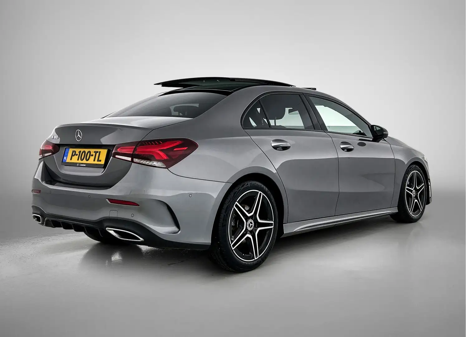 Mercedes-Benz A 180 AMG Line | Achteruitrijcamera | Sfeerverlichting | Grau - 2