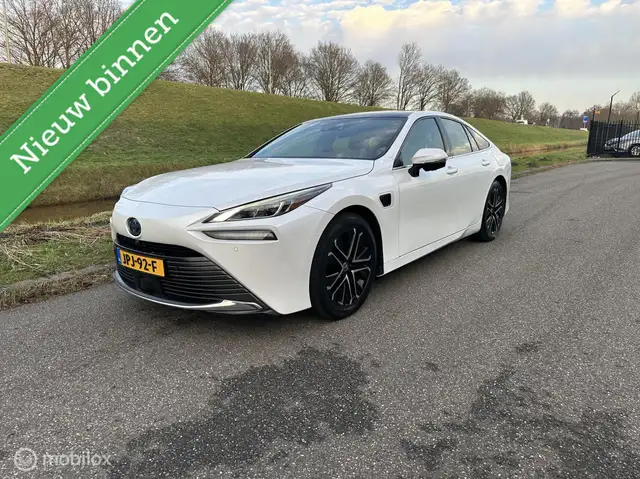 Toyota Mirai Executive leer camera inclusief btw pano 180 pk
