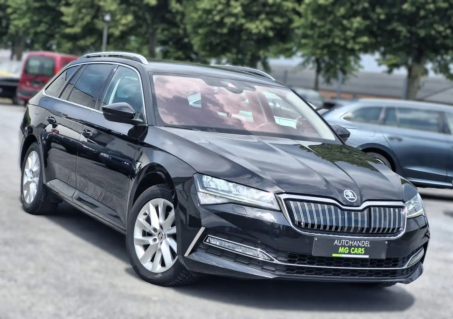 Skoda Superb Combi 1.4 TSI HYBRIDE ACC TREKHAAK CARPLAY CAMERA Zwart - 2