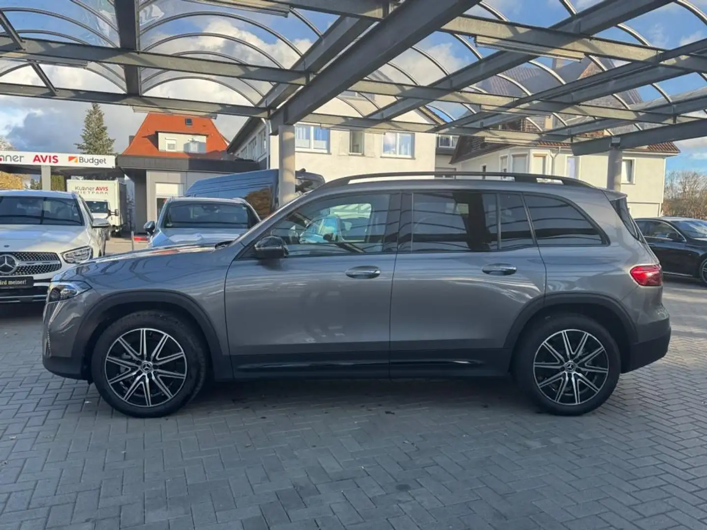 Mercedes-Benz EQB 300 4M PANO+MEMORY+NIGHT+DISTRONIC+360°+NAVI Gris - 2