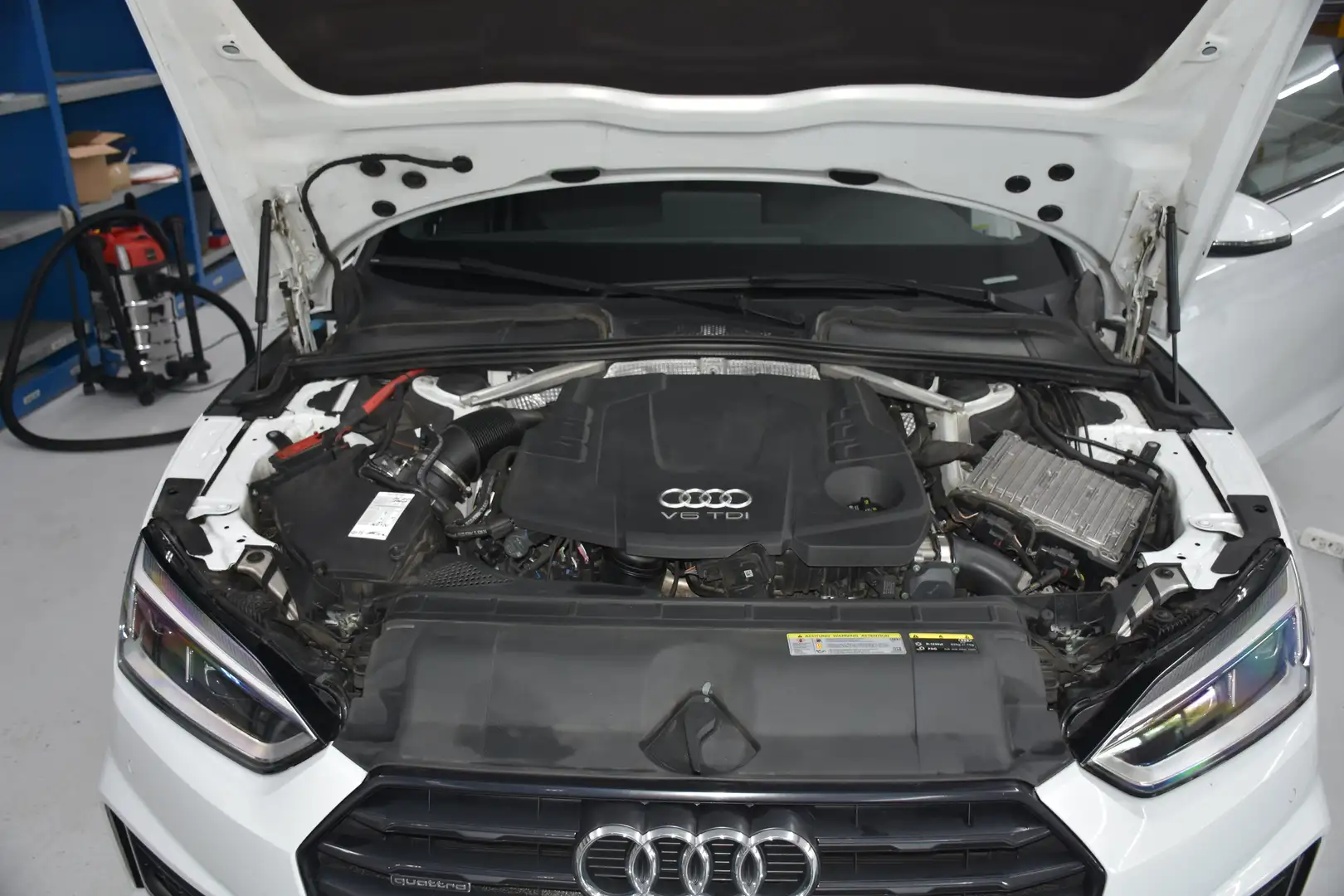 Audi A5 A5 Coupé 3,0 TDI sport quattro S-tronicsport Weiß - 2