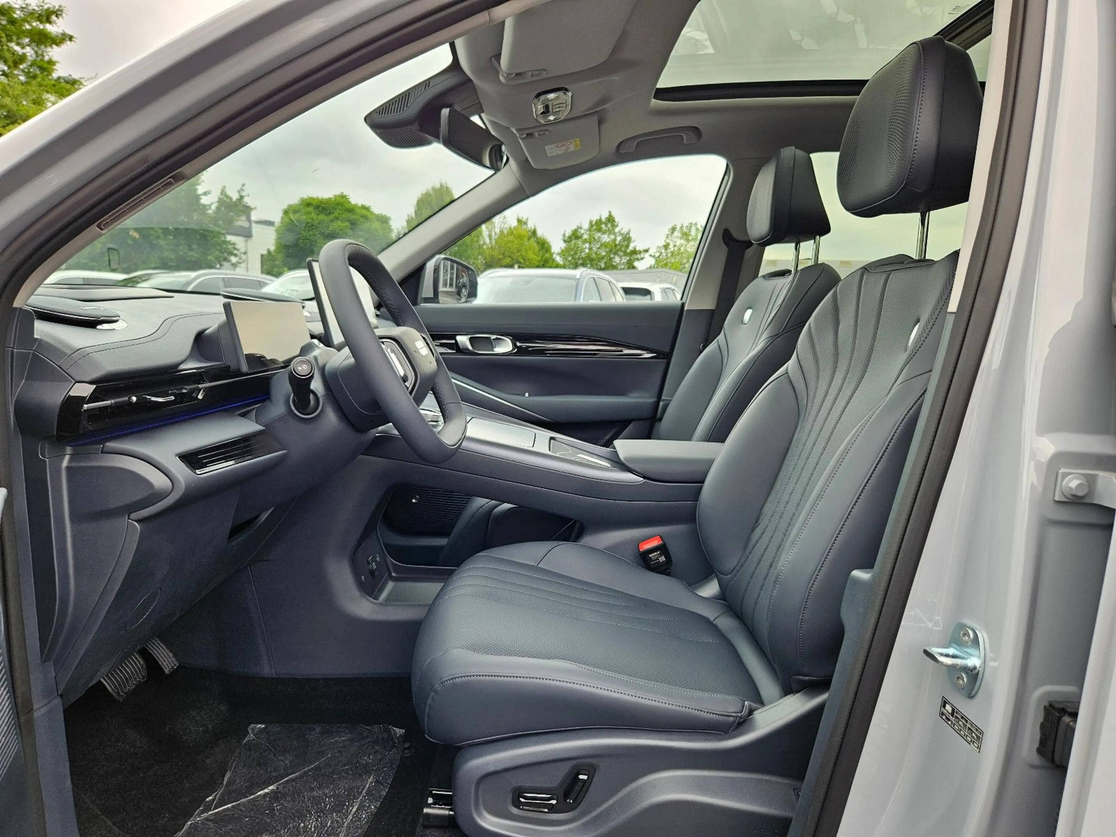 Geely E5 BEV 68kWh Max+ Panorama HUD 360-Kamera — photo 11