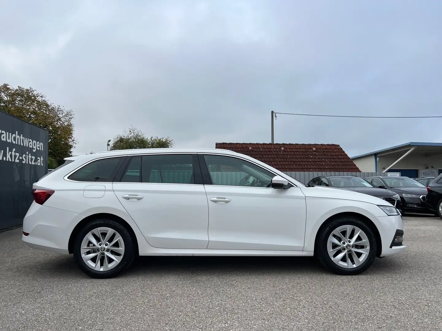 Skoda Octavia Combi 2,0 TDI Style DSG | AHK Weiß - 2