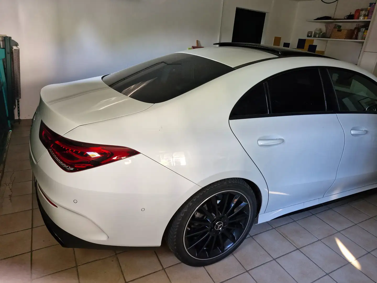 Mercedes-Benz CLA 180 AMG Line Bílá - 1