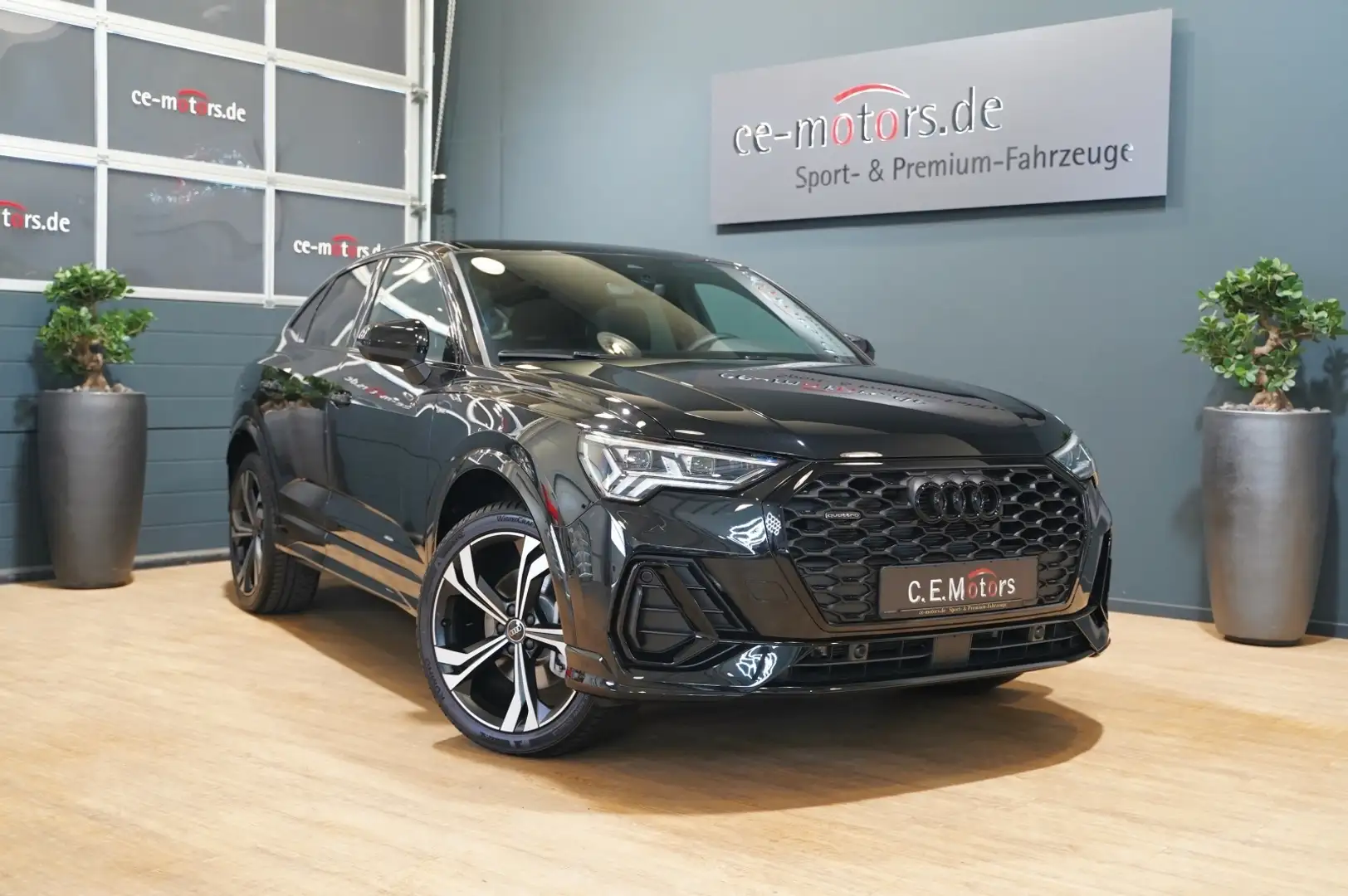 Audi Q3 Q3 Sportback 40 2.0TDI S-Line*Pano*Matrix*ACC Schwarz - 1