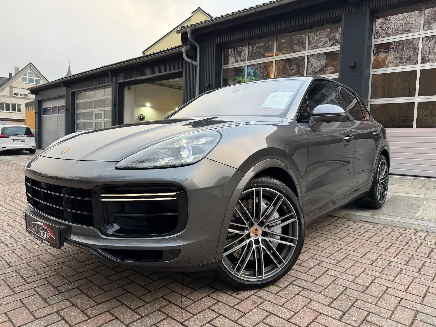 Porsche Cayenne Turbo 2.Hand Approved 03/27 8-Fach LED Grau - 1