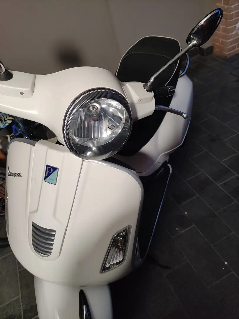 Vespa GTS 300 Blanco - 2