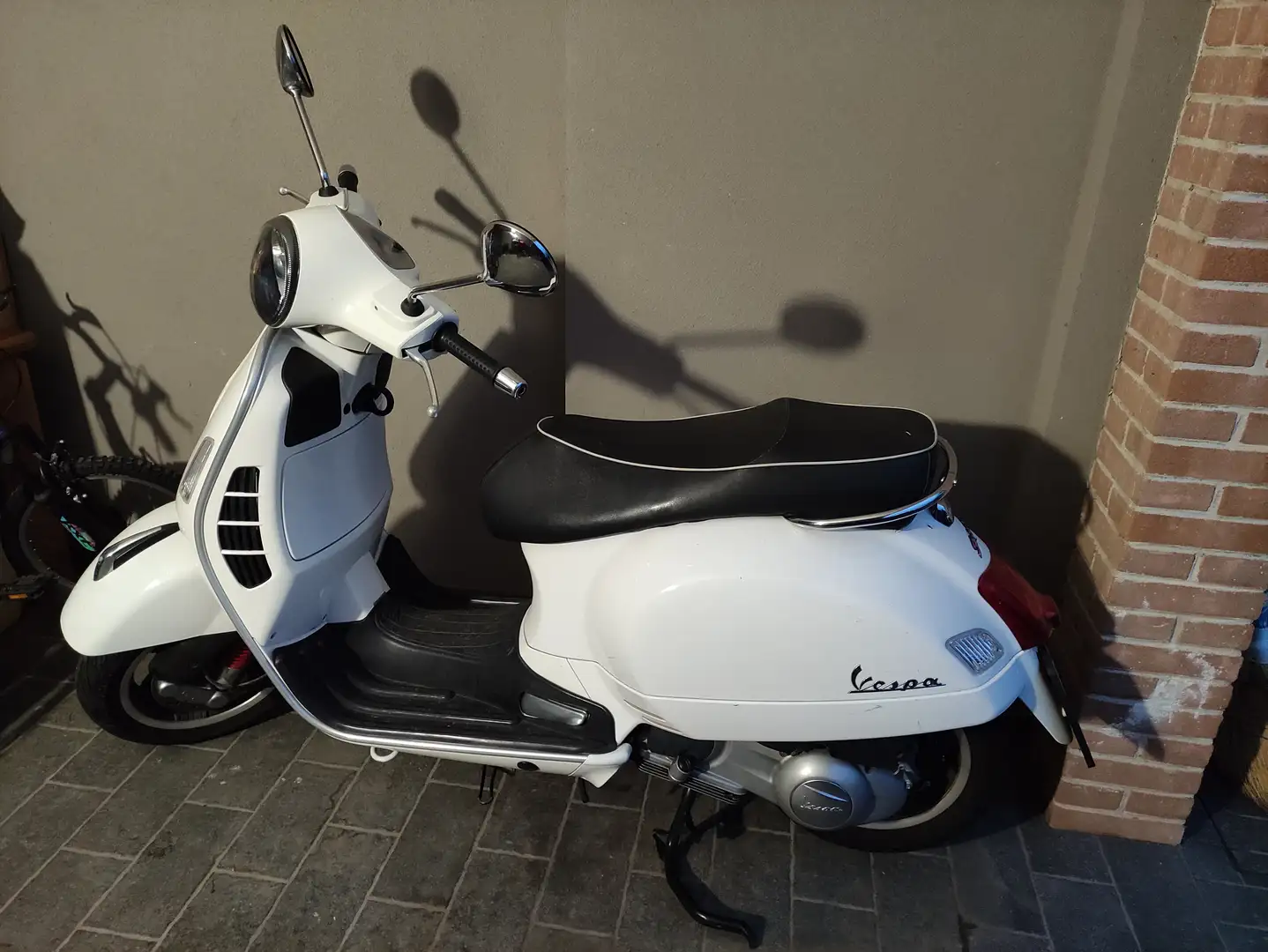 Vespa GTS 300 Blanco - 1