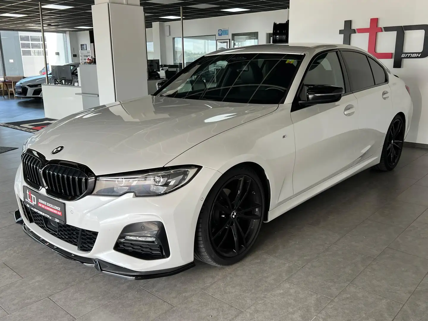 BMW 320 i xDrive M-Sport Harman-Kardon Standheiz. Weiß - 1