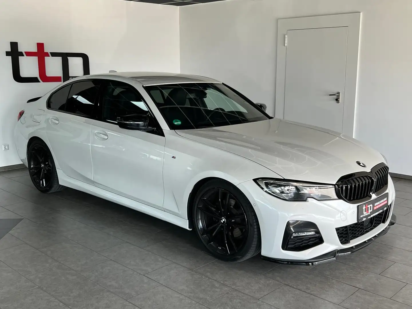 BMW 320 i xDrive M-Sport Harman-Kardon Standheiz. Weiß - 2