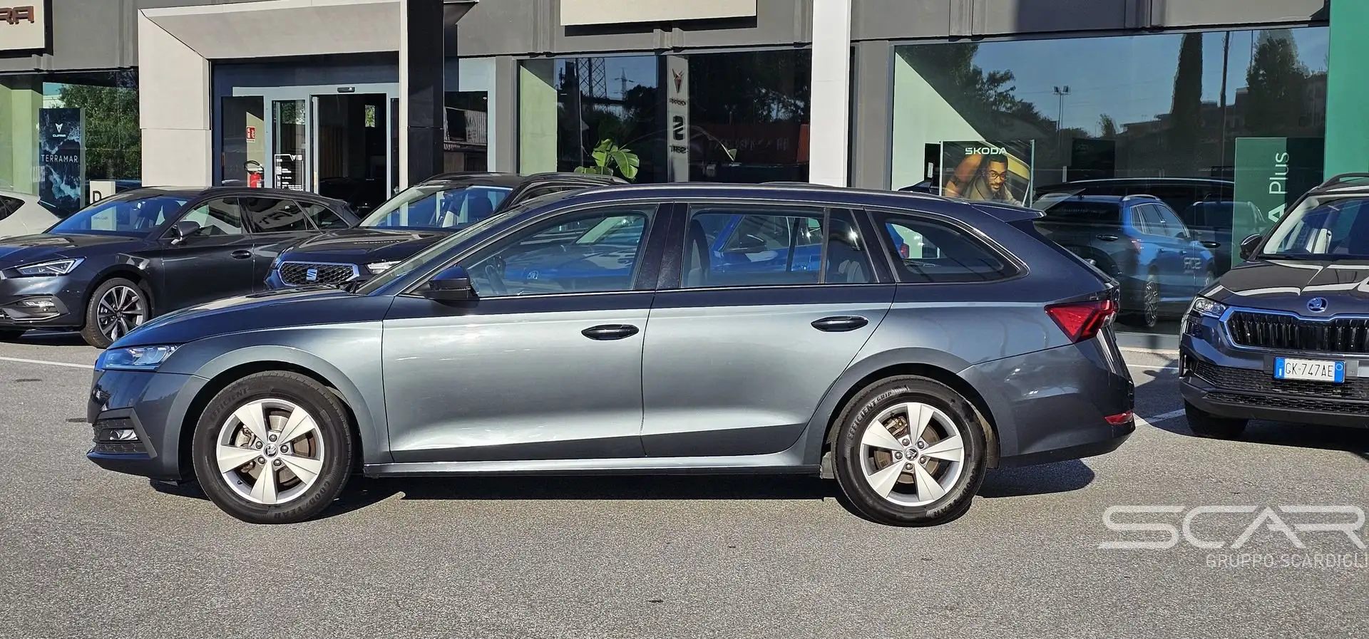 Skoda Octavia Octavia 2.0 TDI EVO SCR DSG Wagon Executive *PREZ Grau - 2