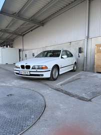 523i