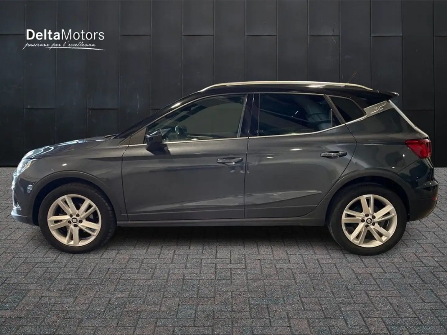 SEAT Arona 2017 - Arona 1.0 tgi FR 90cv Gris - 2