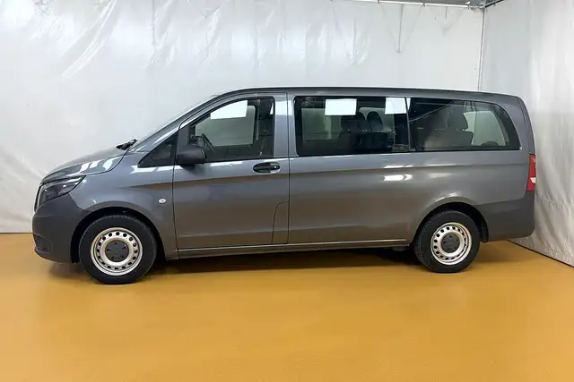 Mercedes-Benz Vito view 4