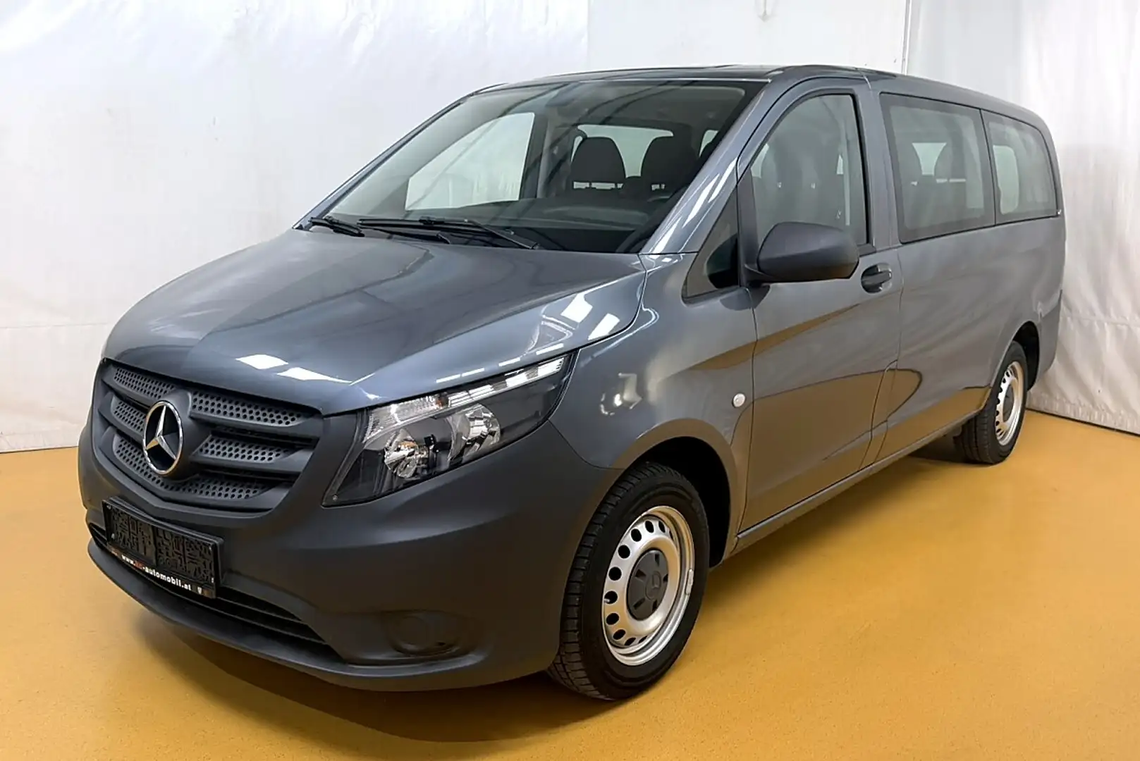 Mercedes-Benz Vito Tourer Pro 114 CDI lang Grau - 1