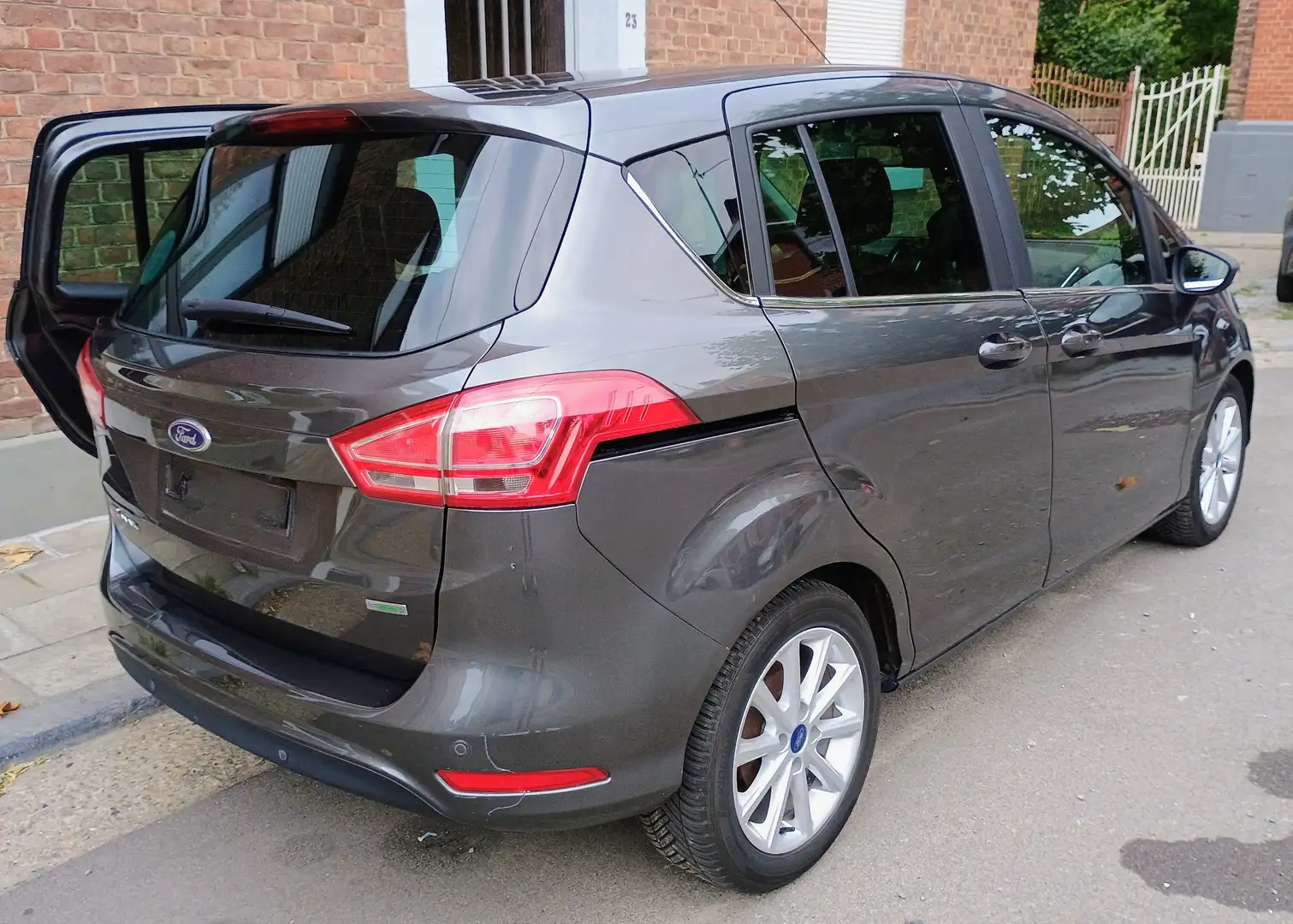 Ford B-Max B-Max 1.0 EcoBoost Titanium S Grijs - 2