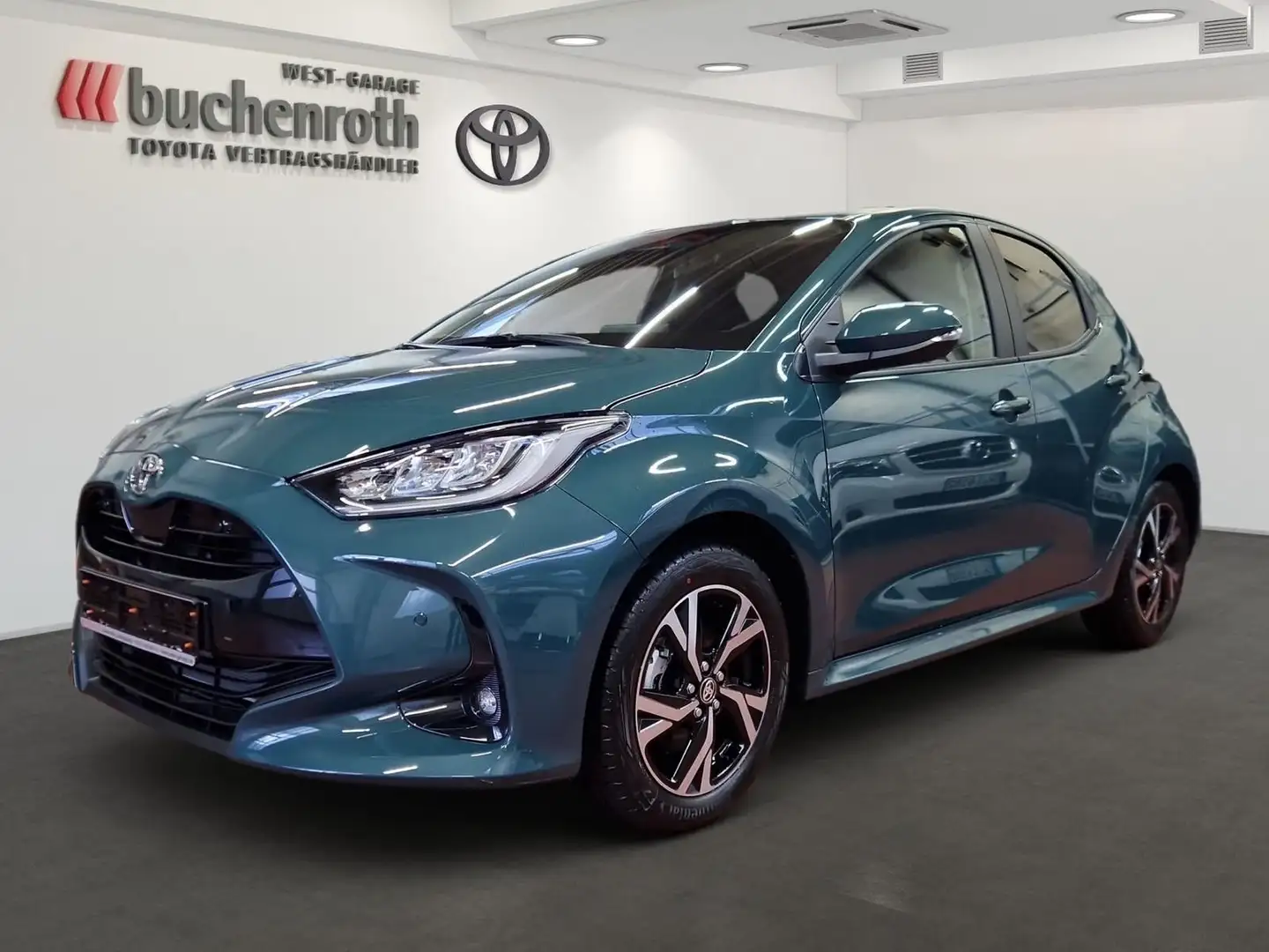 Toyota Yaris Hybrid Teamplayer + Safety - & Comfort Pak Vert - 2