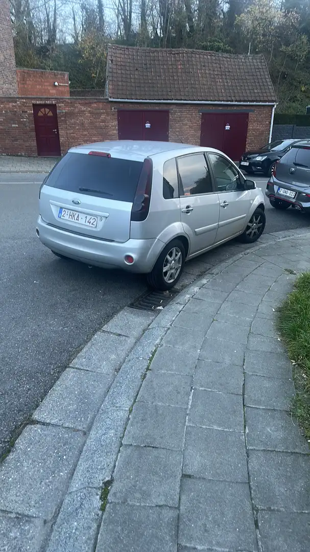 Ford Fiesta 1.6 Turbo TDCi 16v Ambiente - 2