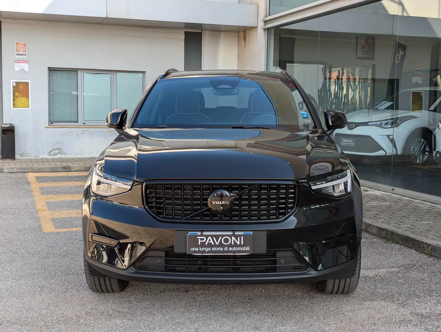 Volvo XC40 XC40 2.0 b3 Plus Black Edition Auto Schwarz - 1