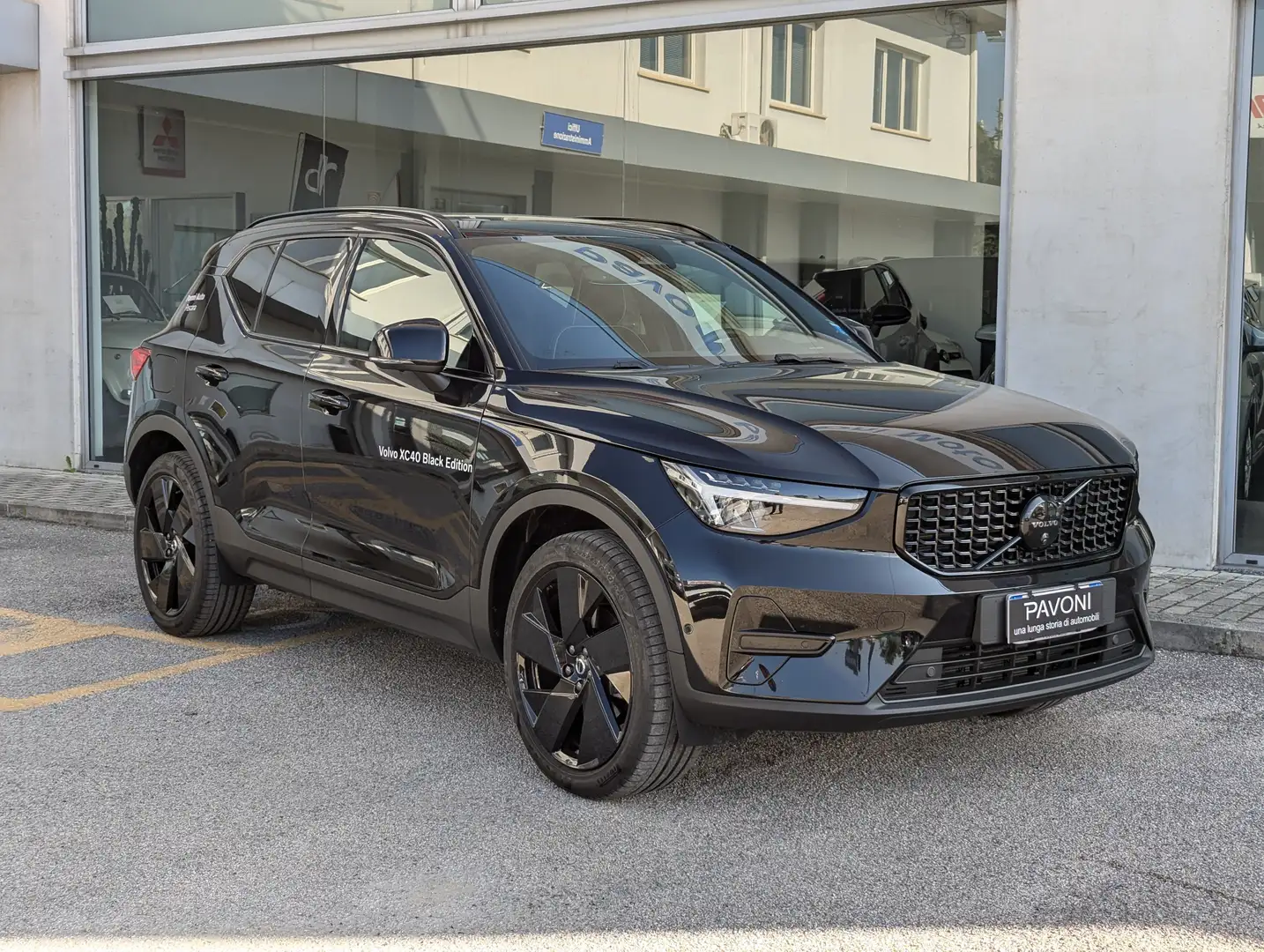 Volvo XC40 XC40 2.0 b3 Plus Black Edition Auto Schwarz - 2