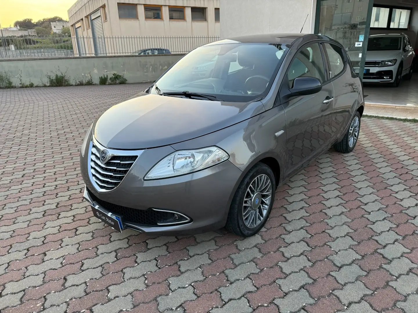 Lancia Ypsilon 1.3 MJT 75 CV Platinum Pochi Km Grigio - 1