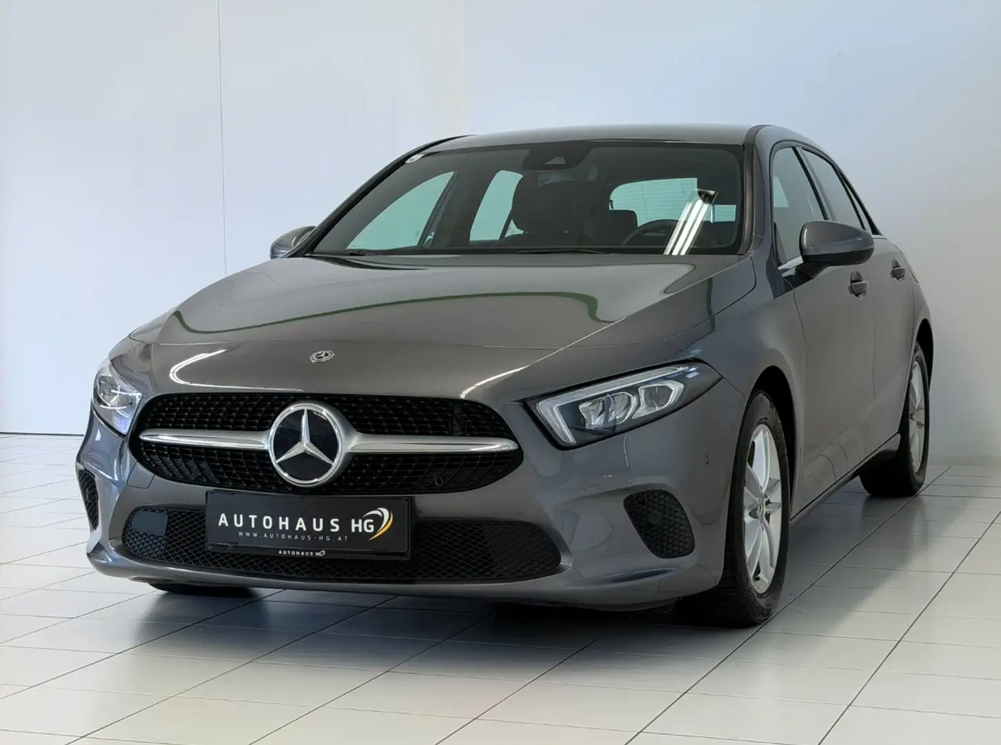 Mercedes-Benz A 180 d Aut.*R-KAMERA*SHZ* Grau - 2