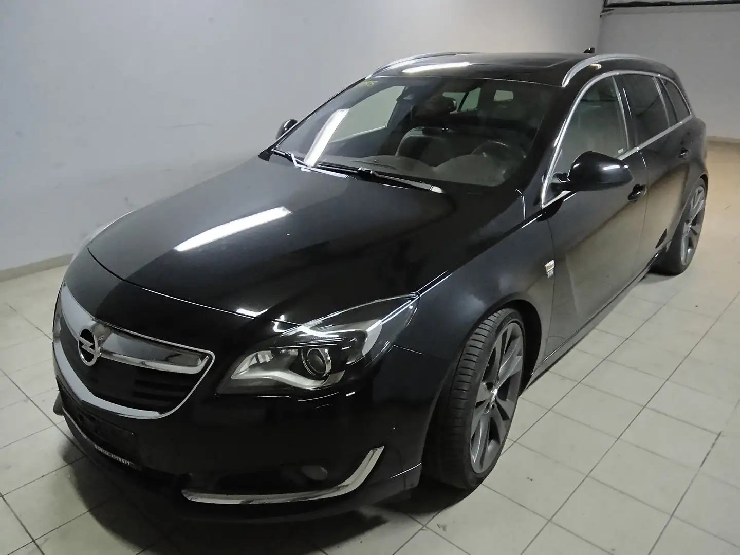 Opel Insignia Innovation OPC Line Schwarz - 1